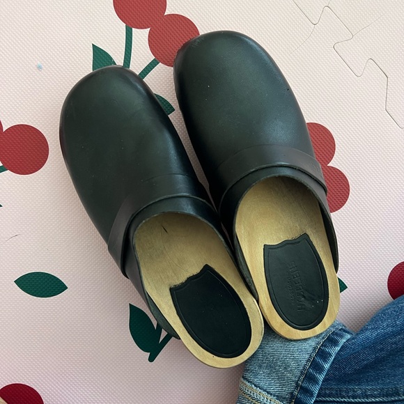 Black Swedish Hasbeens size 38 great condition - Picture 2 of 3